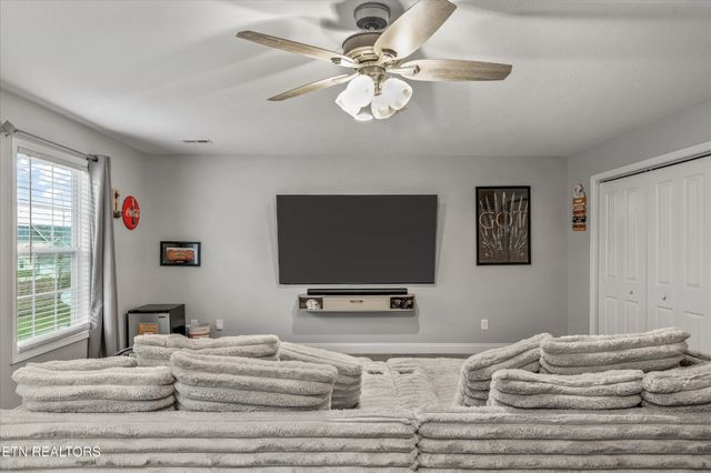 127 W Rarity Ridge Pkwy, Oak Ridge, TN 37830