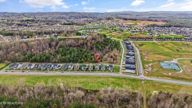 127 W Rarity Ridge Pkwy, Oak Ridge, TN 37830
