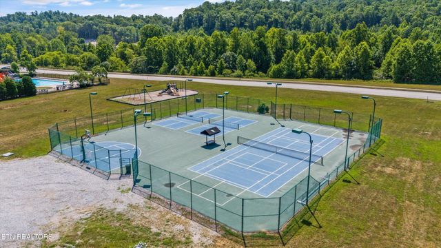 127 W Rarity Ridge Pkwy, Oak Ridge, TN 37830