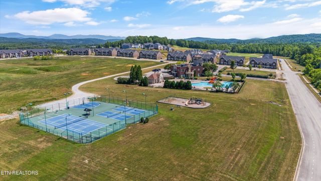 127 W Rarity Ridge Pkwy, Oak Ridge, TN 37830