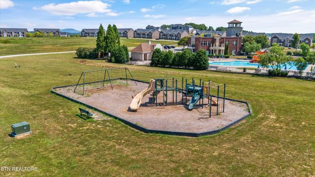 127 W Rarity Ridge Pkwy, Oak Ridge, TN 37830