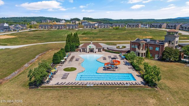 127 W Rarity Ridge Pkwy, Oak Ridge, TN 37830