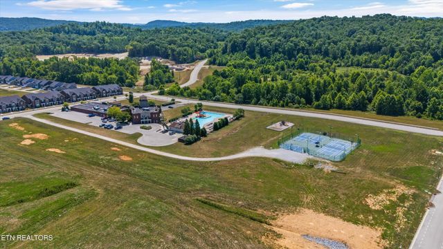 127 W Rarity Ridge Pkwy, Oak Ridge, TN 37830