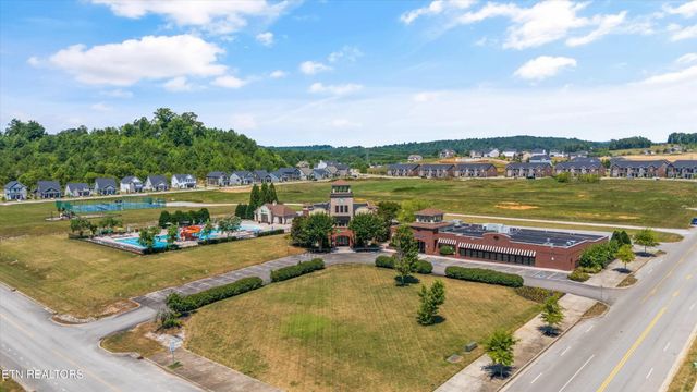 127 W Rarity Ridge Pkwy, Oak Ridge, TN 37830