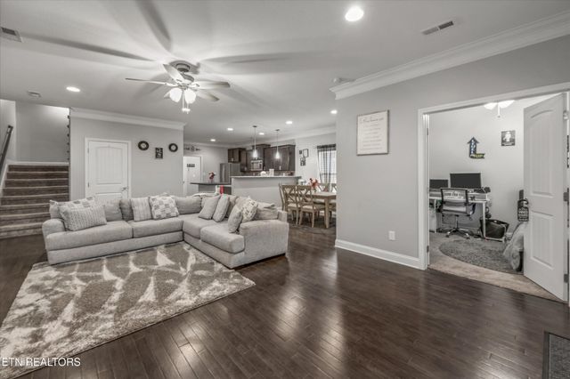 127 W Rarity Ridge Pkwy, Oak Ridge, TN 37830