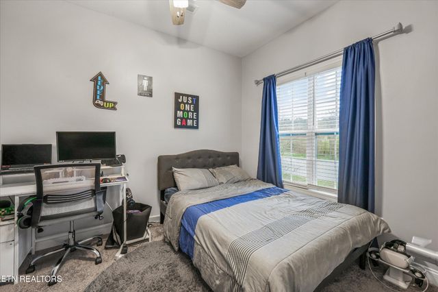 127 W Rarity Ridge Pkwy, Oak Ridge, TN 37830