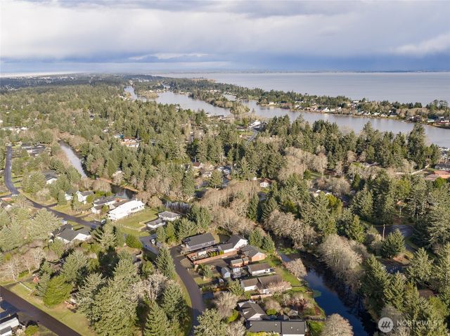 634 Island Circle SE, Ocean Shores, WA 98569