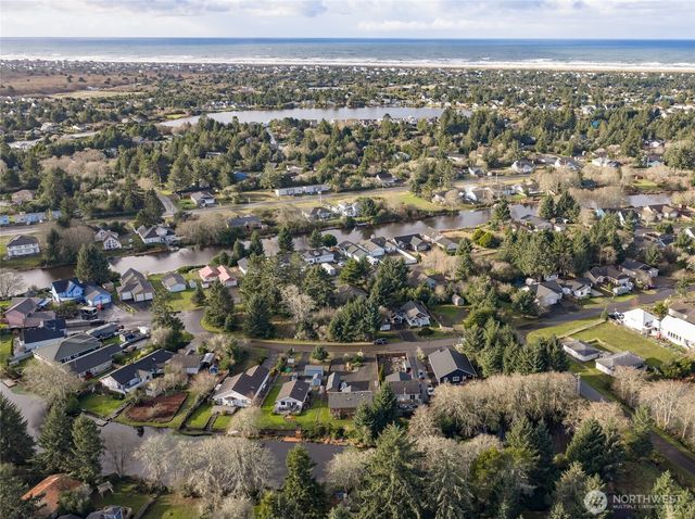 634 Island Circle SE, Ocean Shores, WA 98569