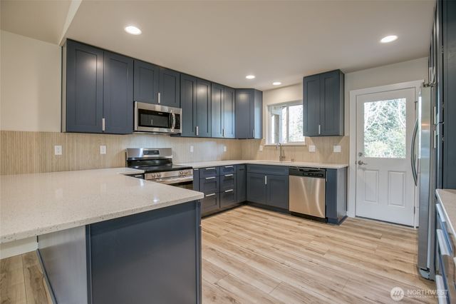 634 Island Circle SE, Ocean Shores, WA 98569