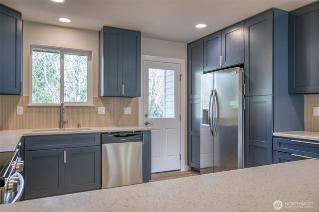 634 Island Circle SE, Ocean Shores, WA 98569