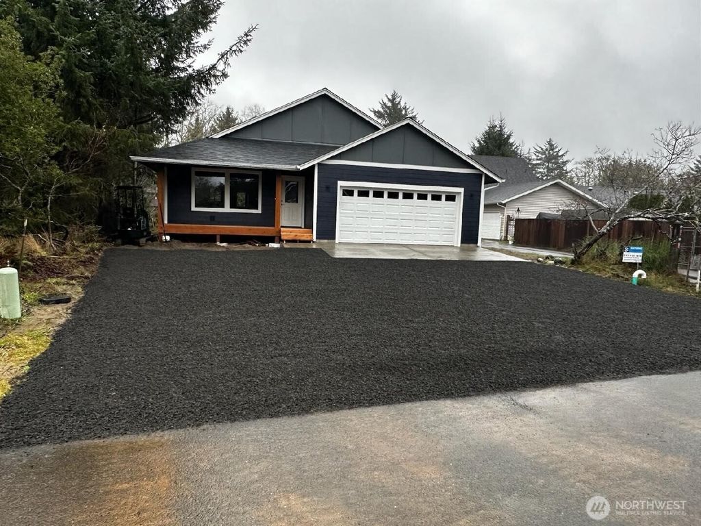634 Island Circle SE, Ocean Shores, WA 98569