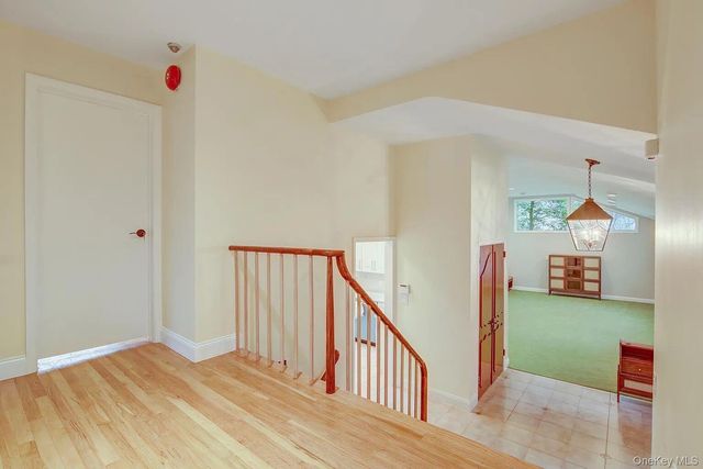 25 North Drive, Great Neck, NY 11021