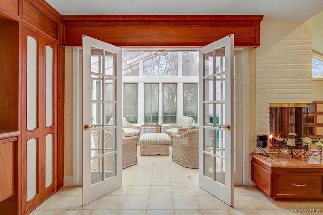 25 North Drive, Great Neck, NY 11021