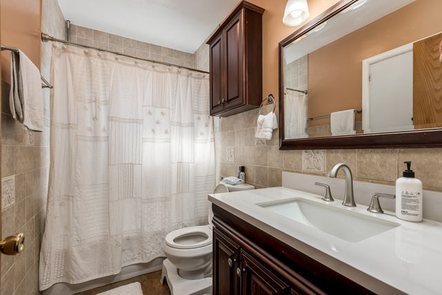 6542 N Kenneth Avenue, Lincolnwood, IL 60712