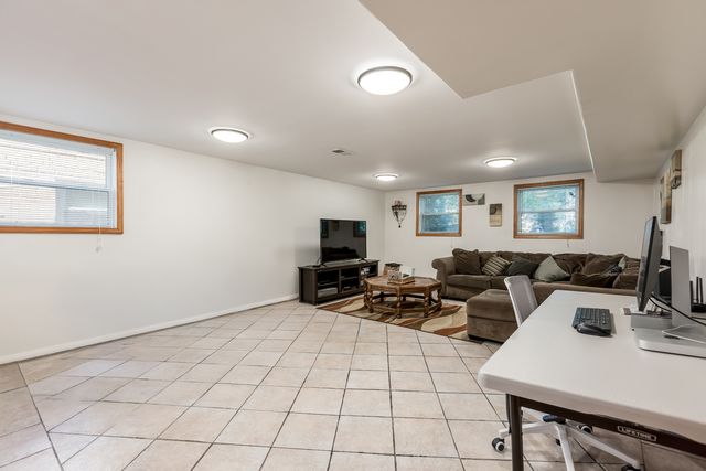 6542 N Kenneth Avenue, Lincolnwood, IL 60712