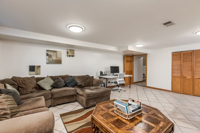 6542 N Kenneth Avenue, Lincolnwood, IL 60712