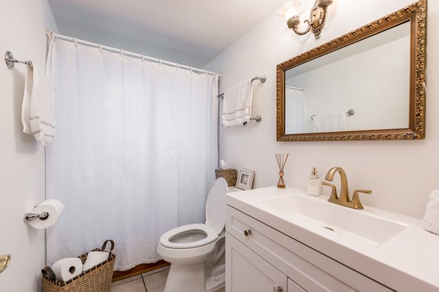 6542 N Kenneth Avenue, Lincolnwood, IL 60712