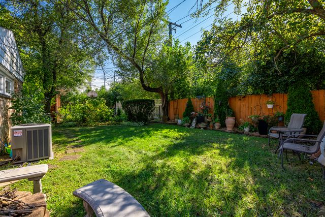 6542 N Kenneth Avenue, Lincolnwood, IL 60712