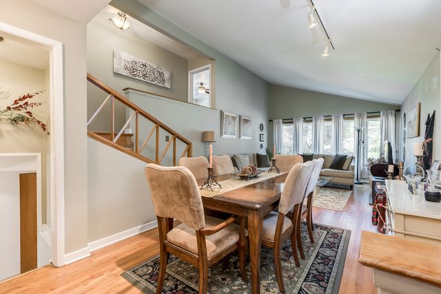 6542 N Kenneth Avenue, Lincolnwood, IL 60712