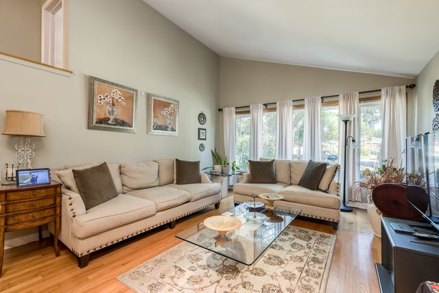 6542 N Kenneth Avenue, Lincolnwood, IL 60712