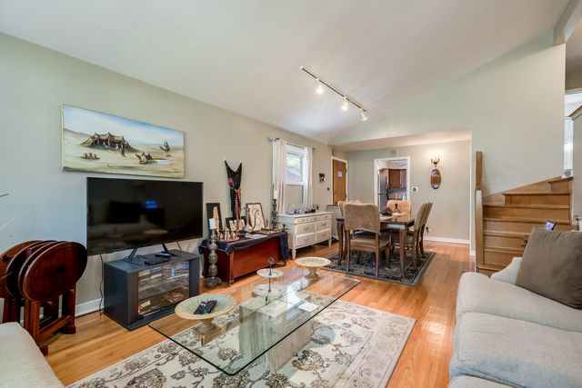 6542 N Kenneth Avenue, Lincolnwood, IL 60712