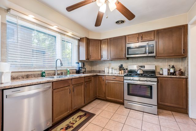 6542 N Kenneth Avenue, Lincolnwood, IL 60712