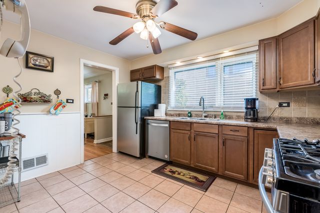 6542 N Kenneth Avenue, Lincolnwood, IL 60712