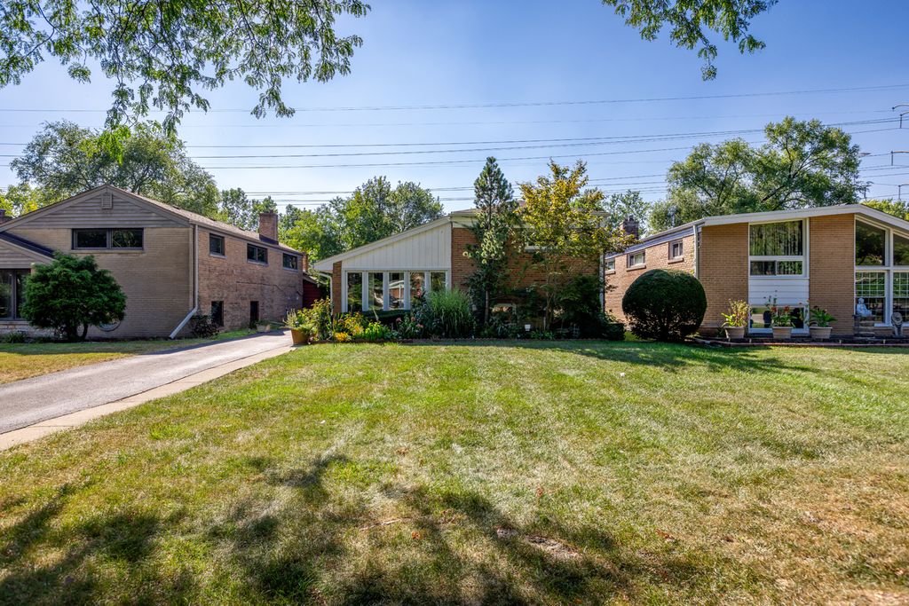 6542 N Kenneth Avenue, Lincolnwood, IL 60712