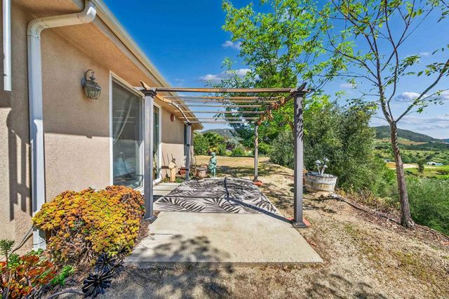 40487 Rock Mountain Drive, Fallbrook, CA 92028