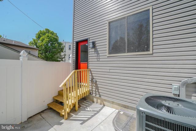 1201 N TAYLOR, Philadelphia, PA 19121