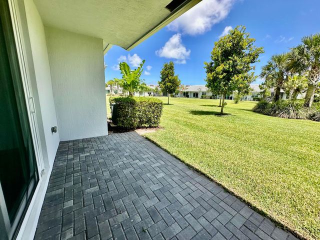 7036 Peters Lane, Delray Beach, FL 33446