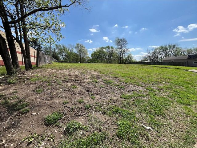 2331 S Sterling Avenue, Independence, MO 64054