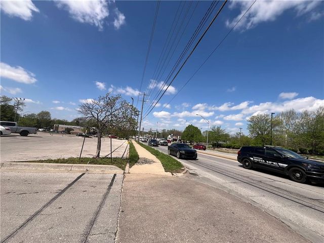 2331 S Sterling Avenue, Independence, MO 64054