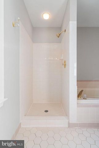 7087 WESTMORELAND DR, Warrenton, VA 20187