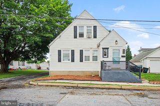911 W CHERRY ST, Palmyra, PA 17078