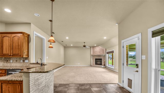 136 Arapahoe Ridge, Weatherford, TX 76087
