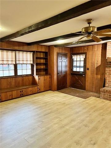 203 Crestwood Lane, Pittsburg, KS 66762