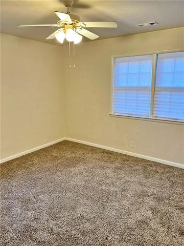 203 Crestwood Lane, Pittsburg, KS 66762