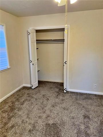 203 Crestwood Lane, Pittsburg, KS 66762