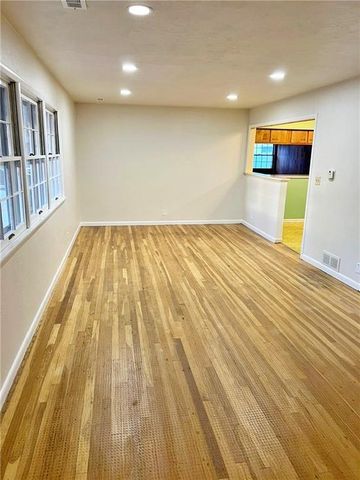 203 Crestwood Lane, Pittsburg, KS 66762