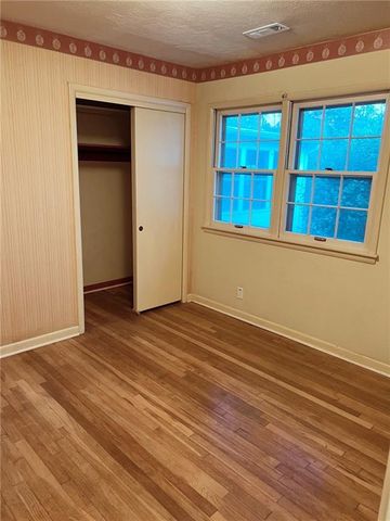 203 Crestwood Lane, Pittsburg, KS 66762