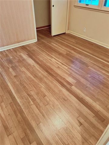 203 Crestwood Lane, Pittsburg, KS 66762