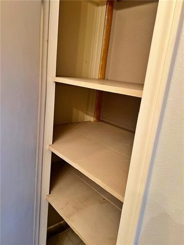 203 Crestwood Lane, Pittsburg, KS 66762