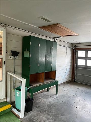 203 Crestwood Lane, Pittsburg, KS 66762