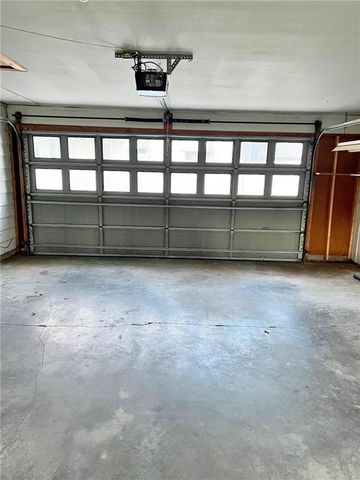 203 Crestwood Lane, Pittsburg, KS 66762