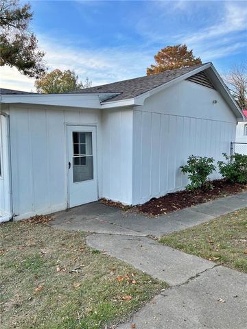 203 Crestwood Lane, Pittsburg, KS 66762