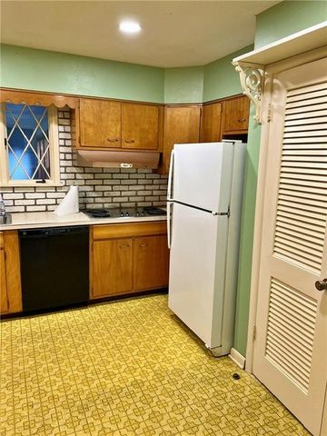 203 Crestwood Lane, Pittsburg, KS 66762