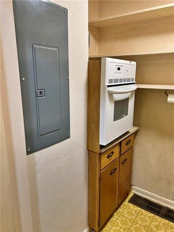 203 Crestwood Lane, Pittsburg, KS 66762