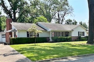 203 Crestwood Lane, Pittsburg, KS 66762