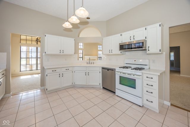 11179 Avery Row, Fishers, IN 46038